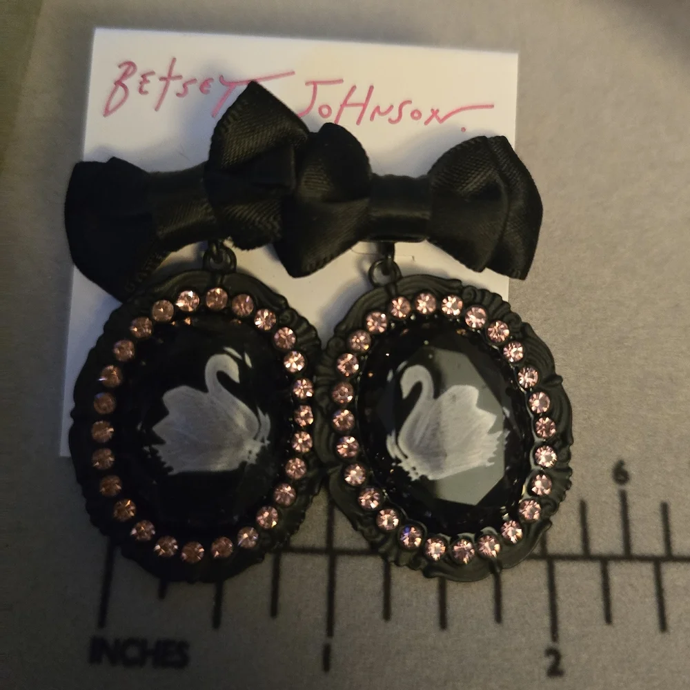 Betsey Johnson Black Bow Swan  Earrings! - Picture 12 of 12